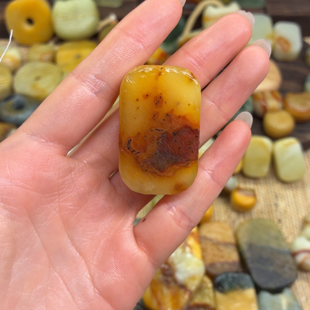 ****棠蛇纹石玉未镶嵌颈饰