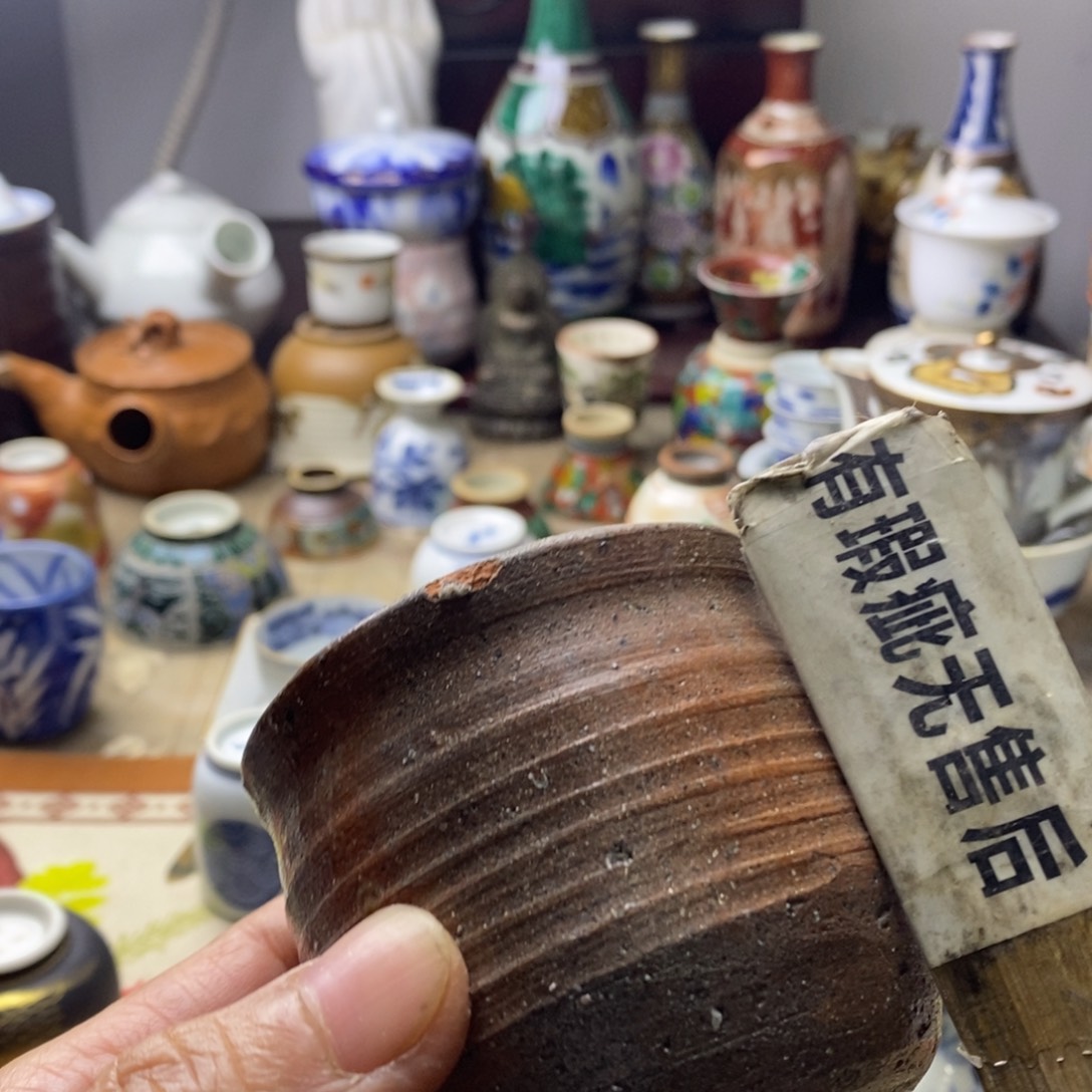 瓷片飞到一只手一双