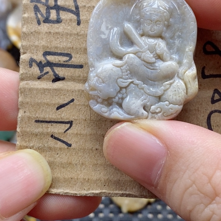 硅化珊瑚（珊瑚玉）颈饰未镶嵌