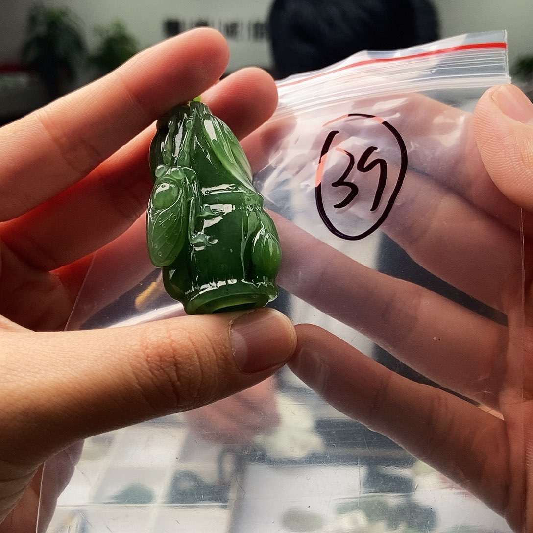 和田玉未镶嵌颈饰颜色多样性发拍一发一