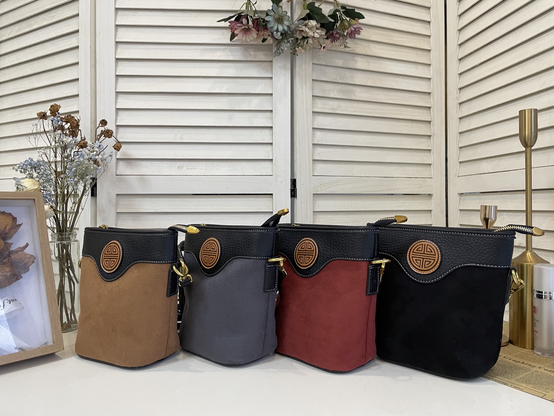 鹿皮绒配真皮休闲百搭包