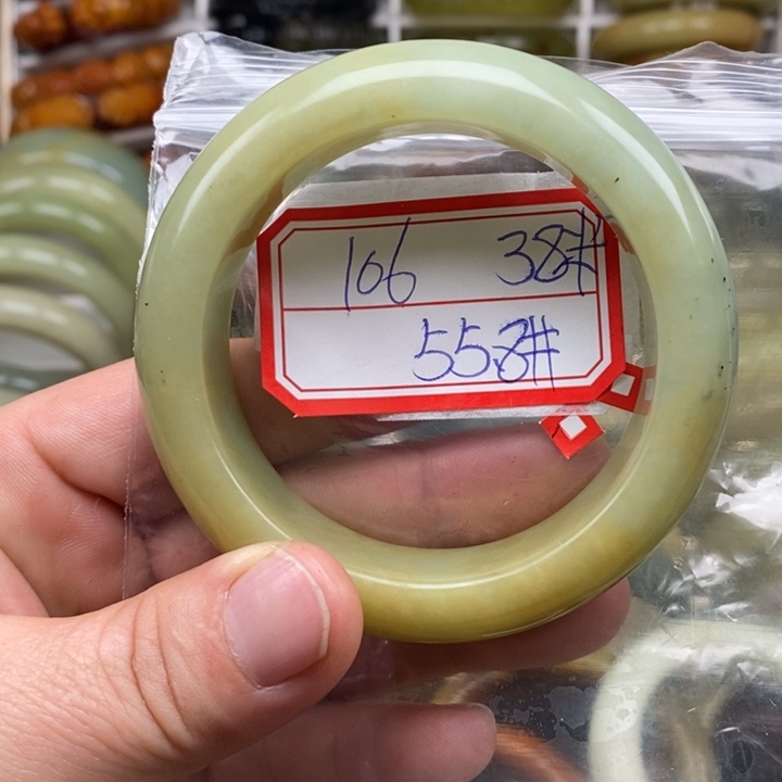 蛇纹石玉颈饰未镶嵌小*