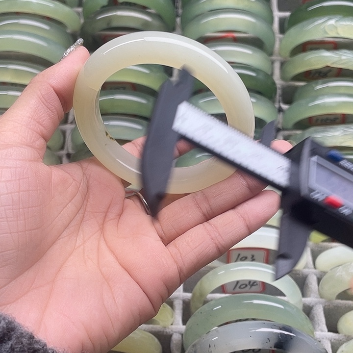 蛇纹石玉未镶嵌手镯97