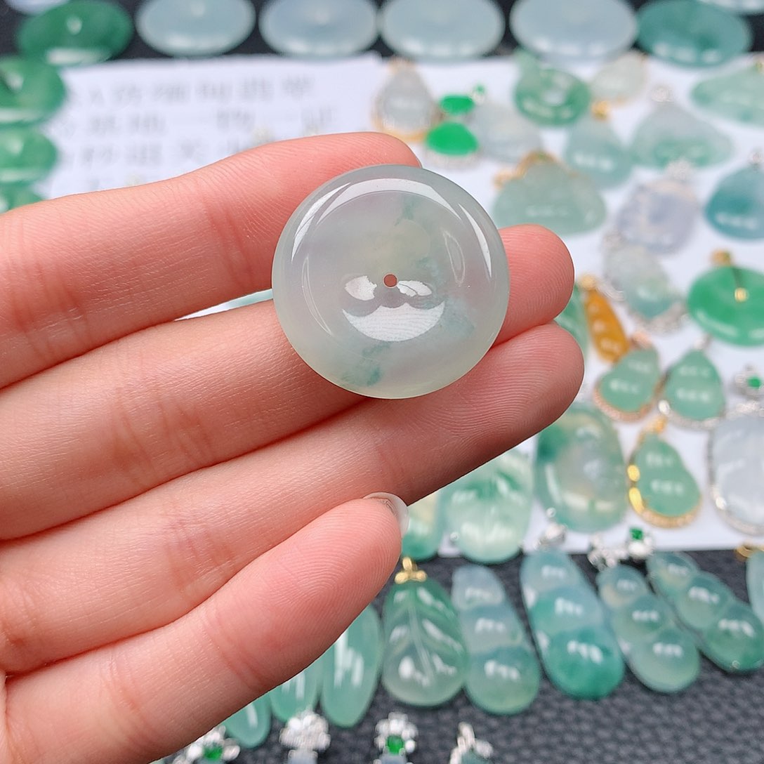 翡翠颈饰未镶嵌天然翡翠