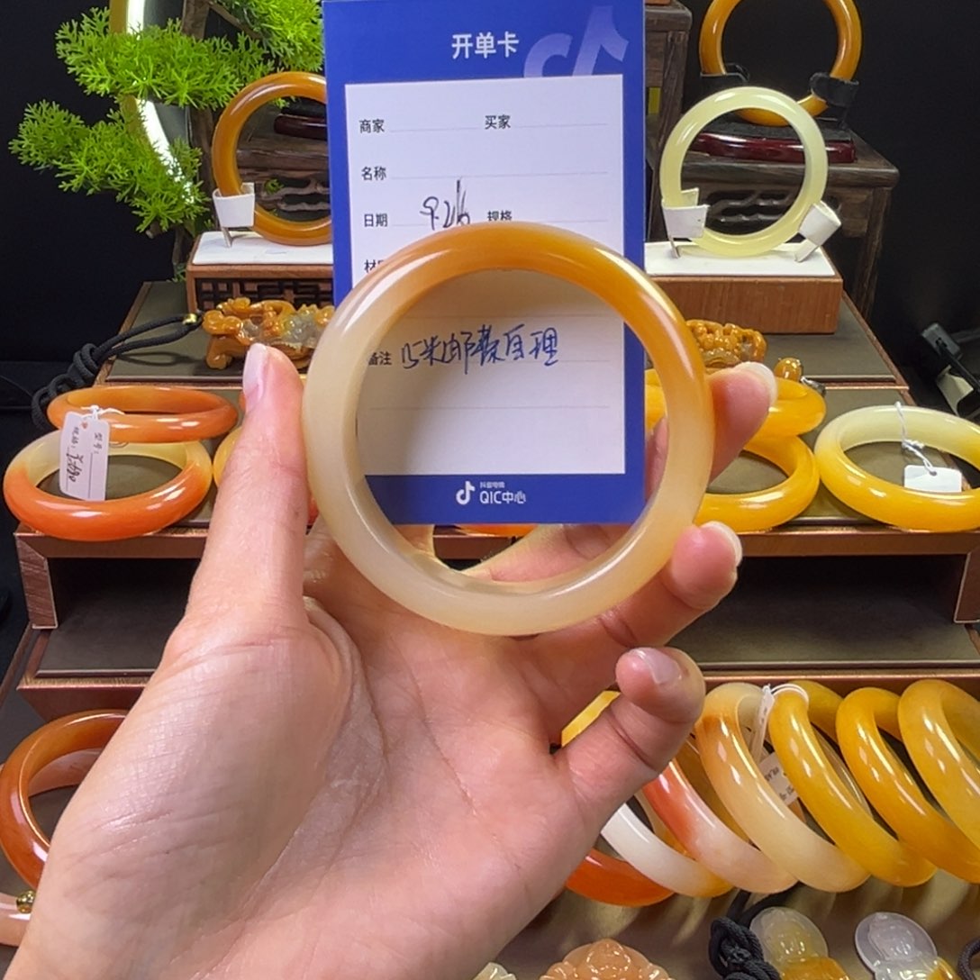 未镶嵌手镯石英质玉