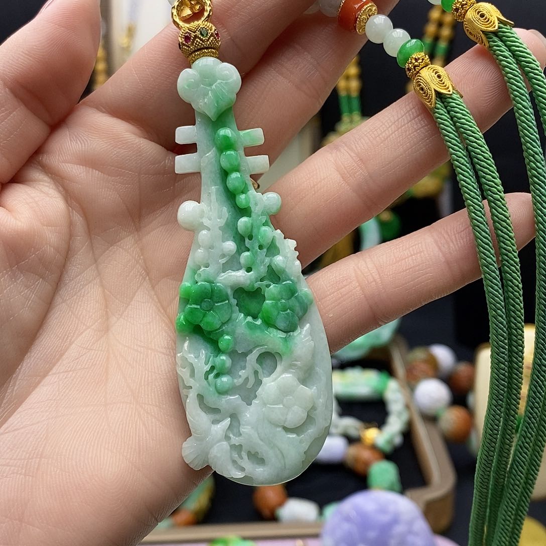 翡翠颈饰未镶嵌天然