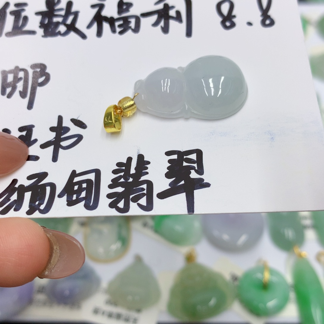 翡翠颈饰未镶嵌翡翠颈饰未镶嵌