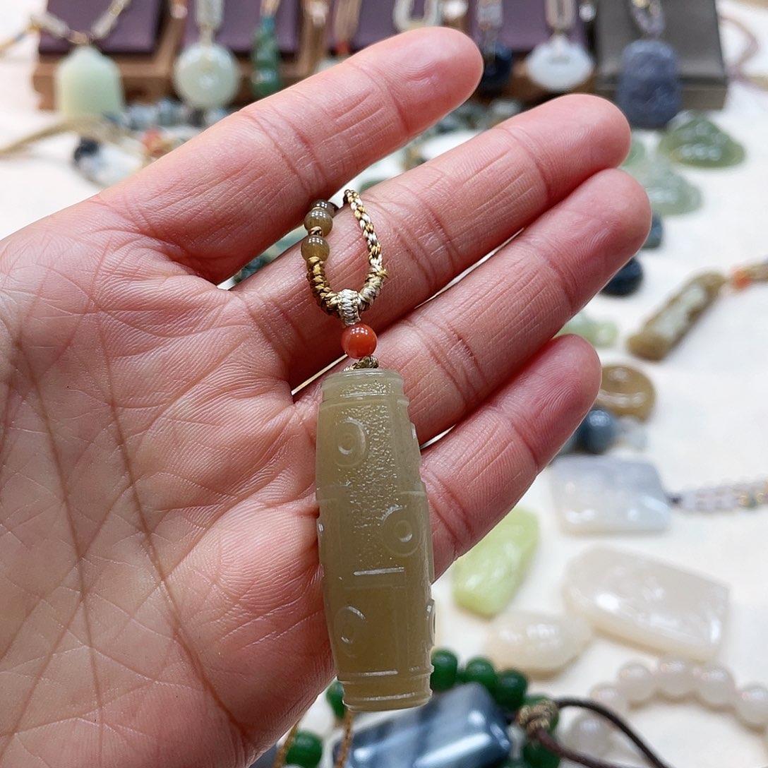 和田玉颈饰未镶嵌