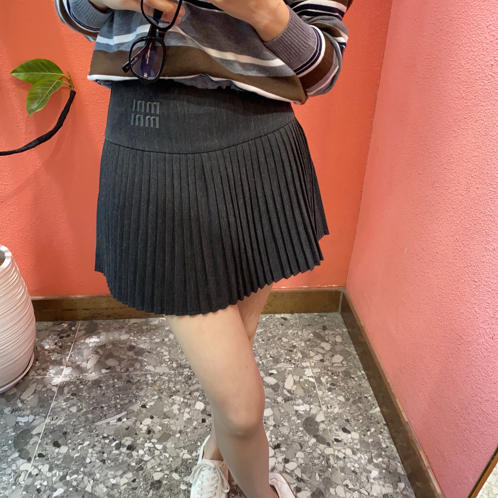 （默茗服装）迷你千褶灰色半裙