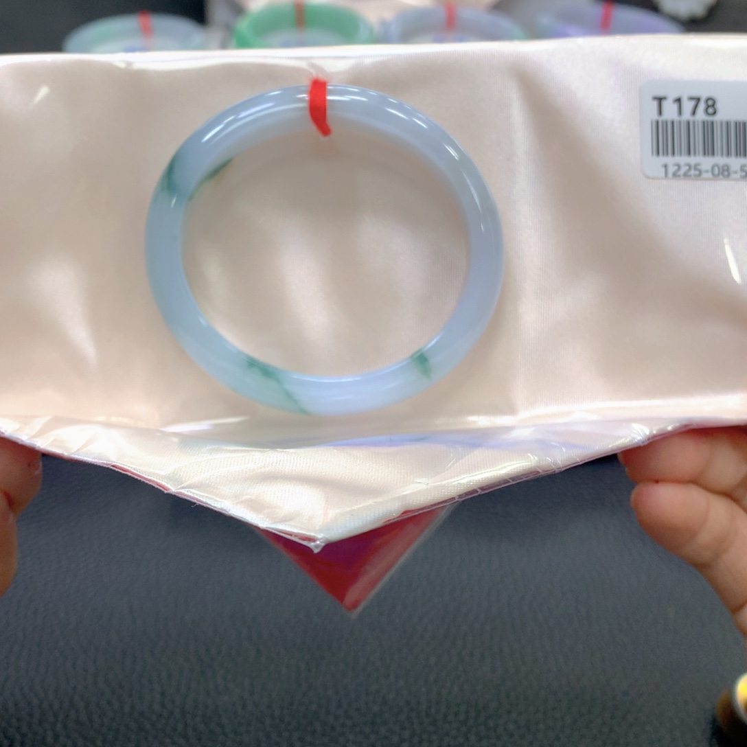 翡翠未镶嵌手镯贵妃