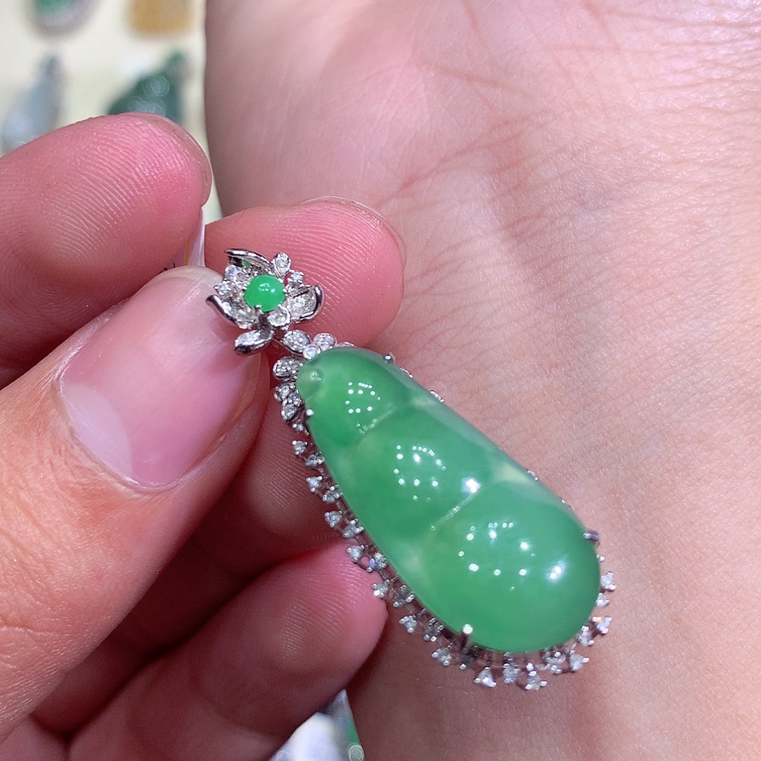 翡翠吊坠(不含链)18K金镶嵌