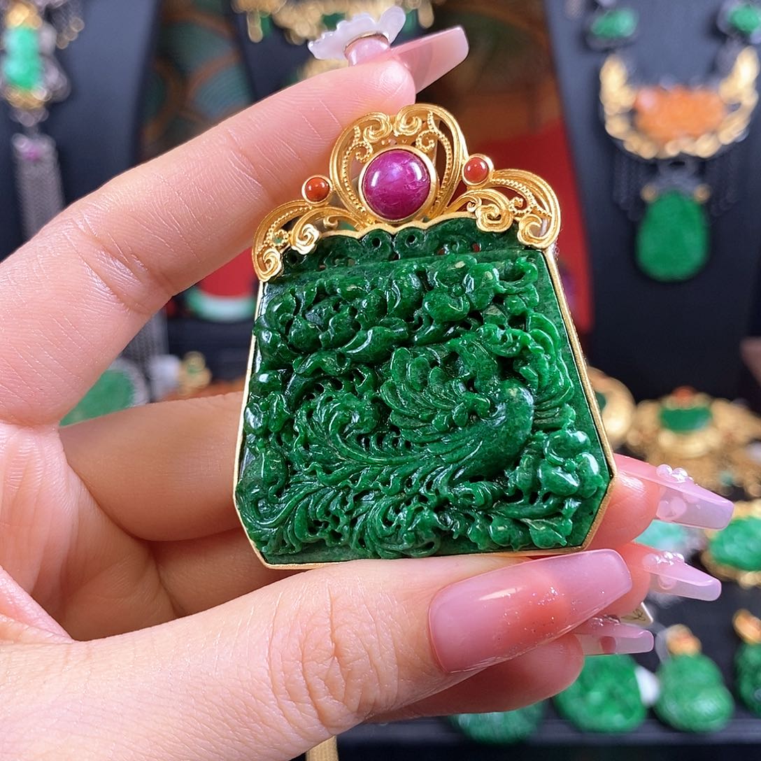 翡翠未镶嵌颈饰吊坠