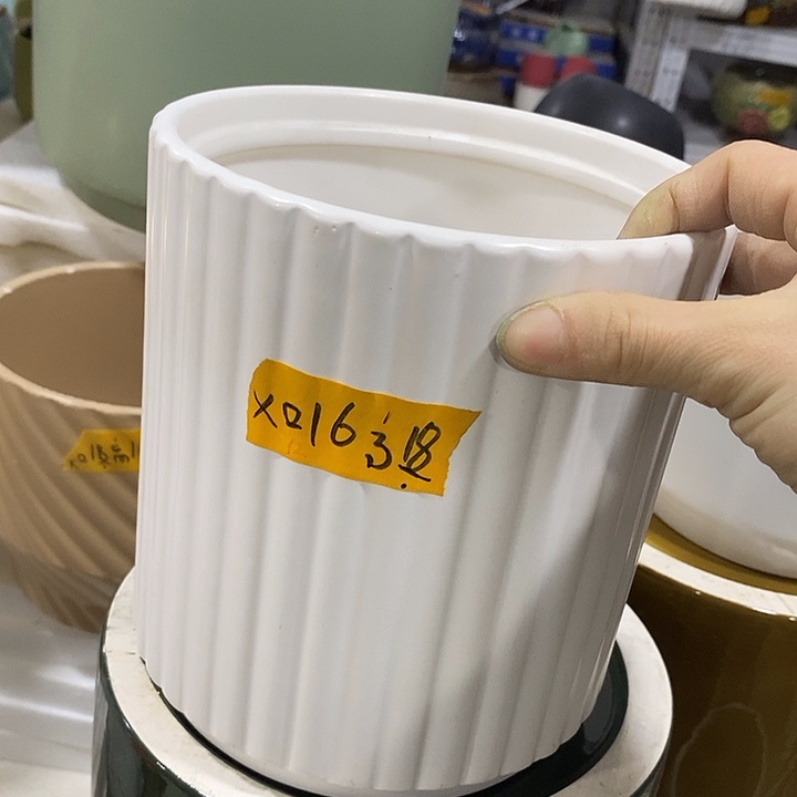 陶瓷花盆有孔 瑕疵介意勿拍 