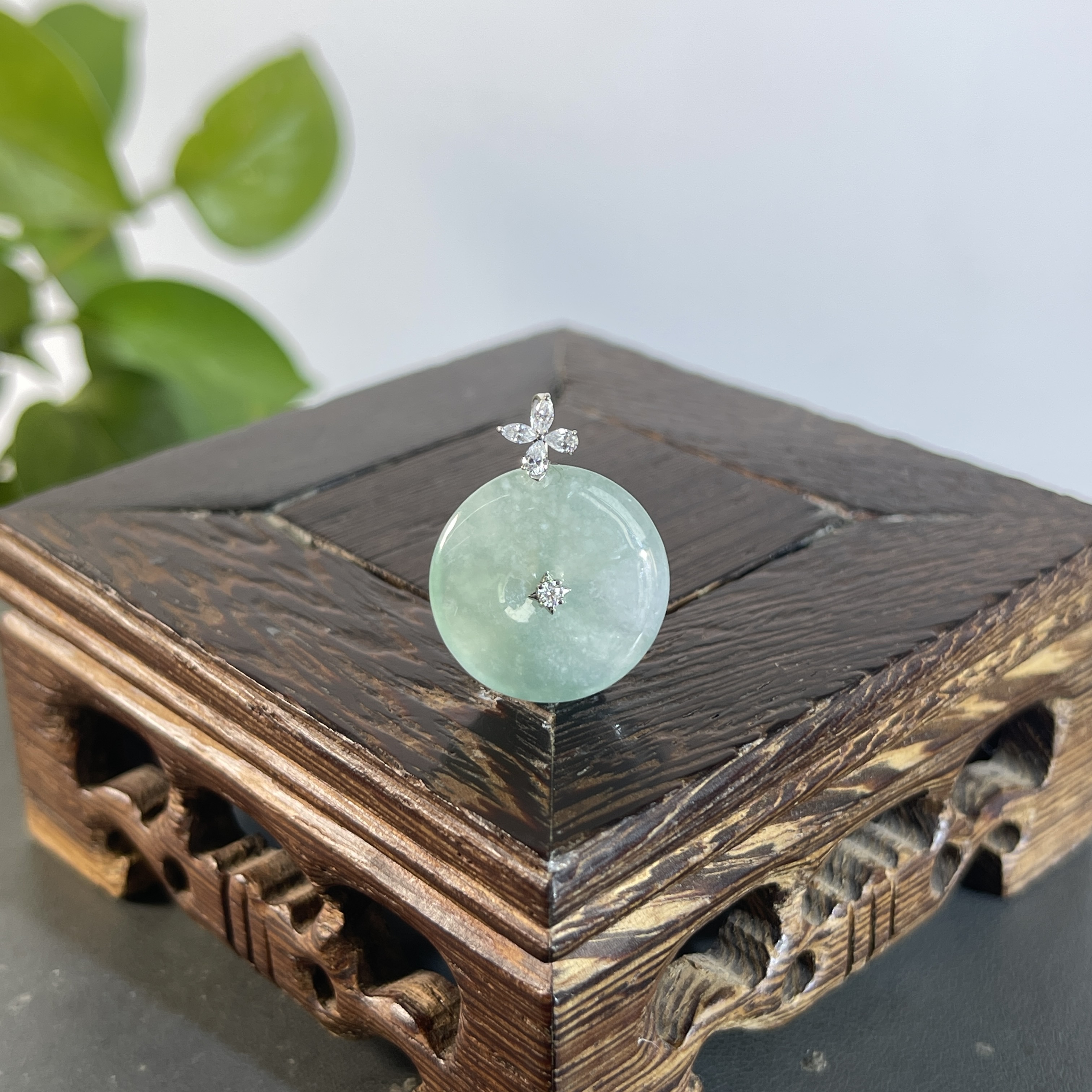 JXW24-87 天然缅甸A货翡翠  18K含钻镶嵌平安扣