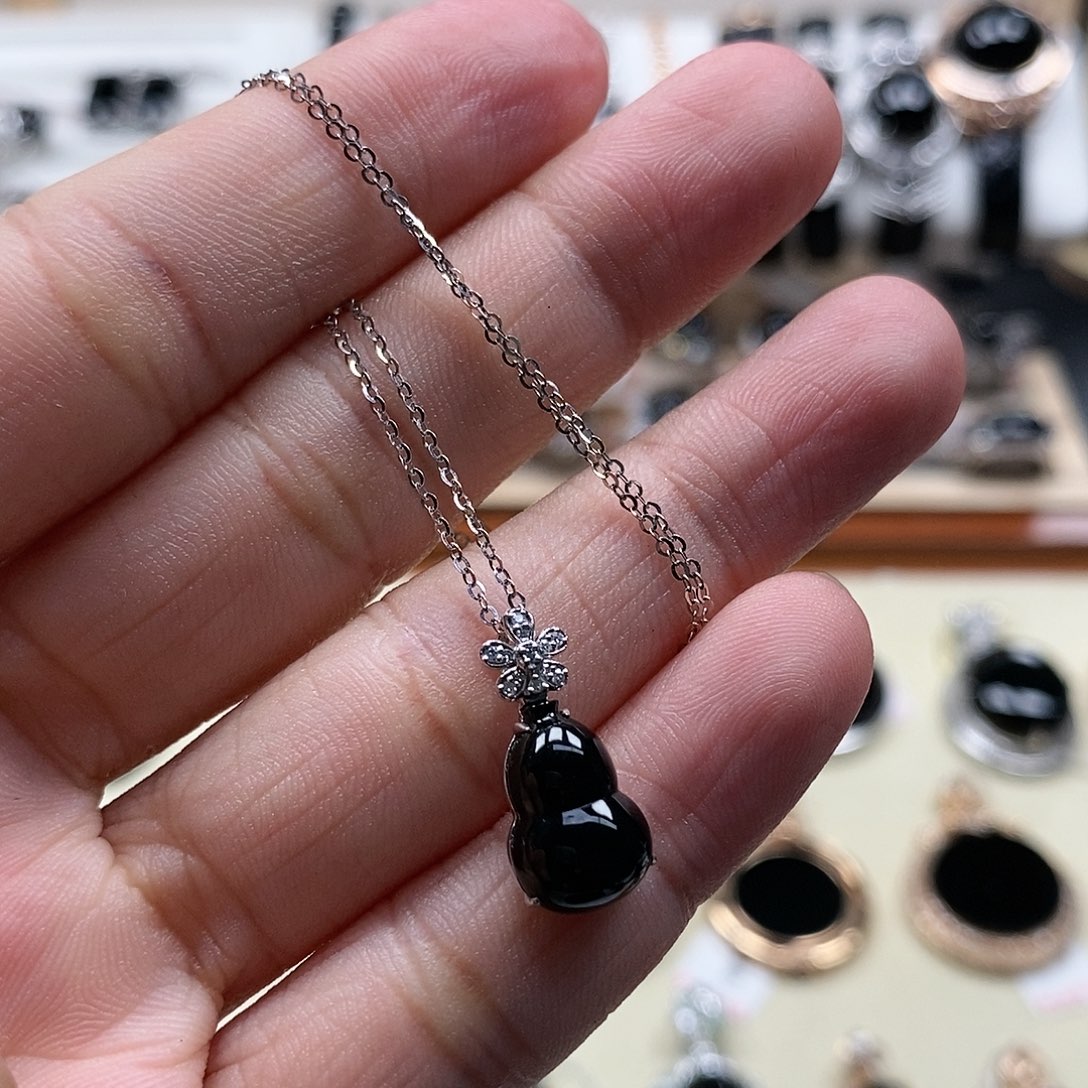 翡翠18K金镶嵌吊坠(赠链)葫芦