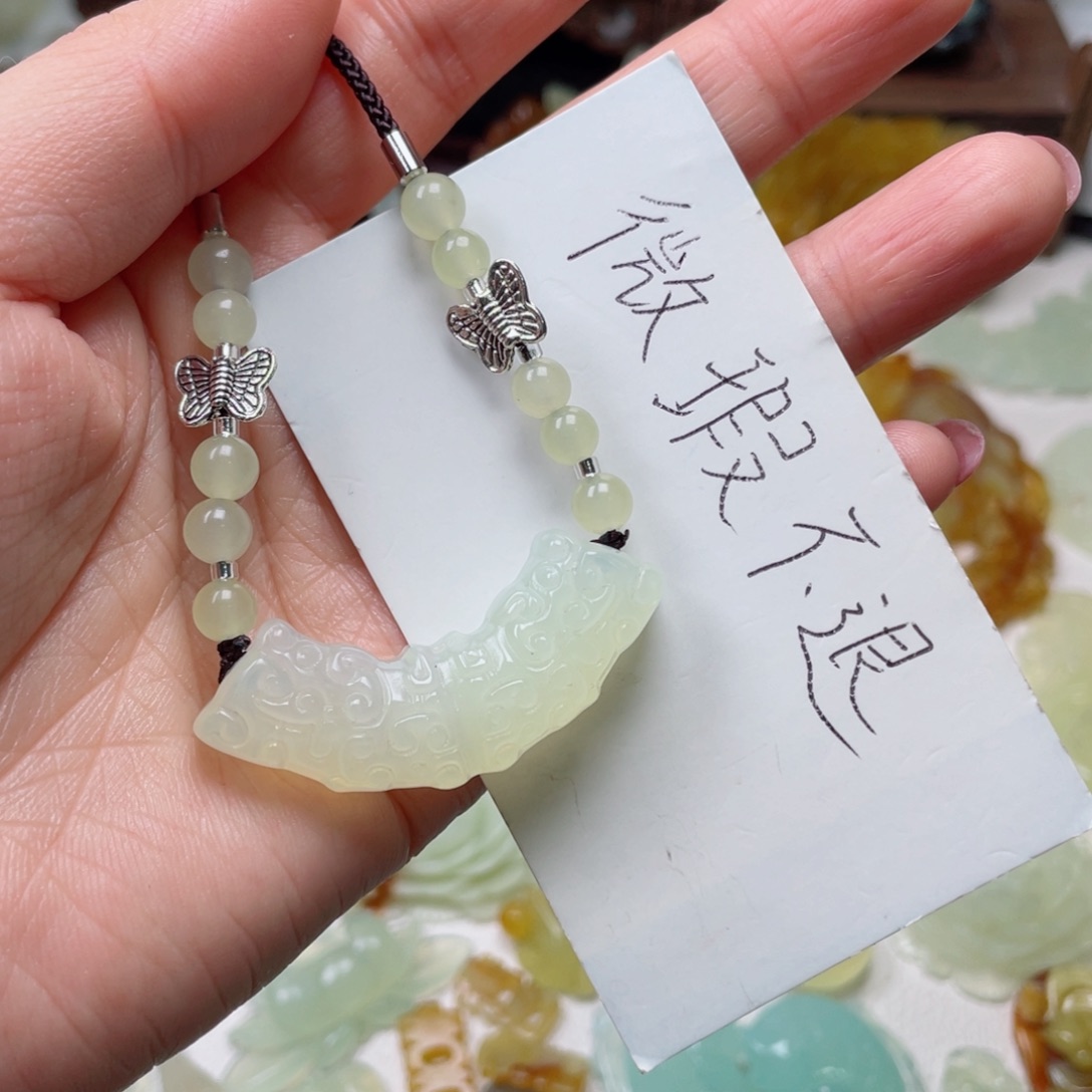 蛇纹石玉颈饰未镶嵌