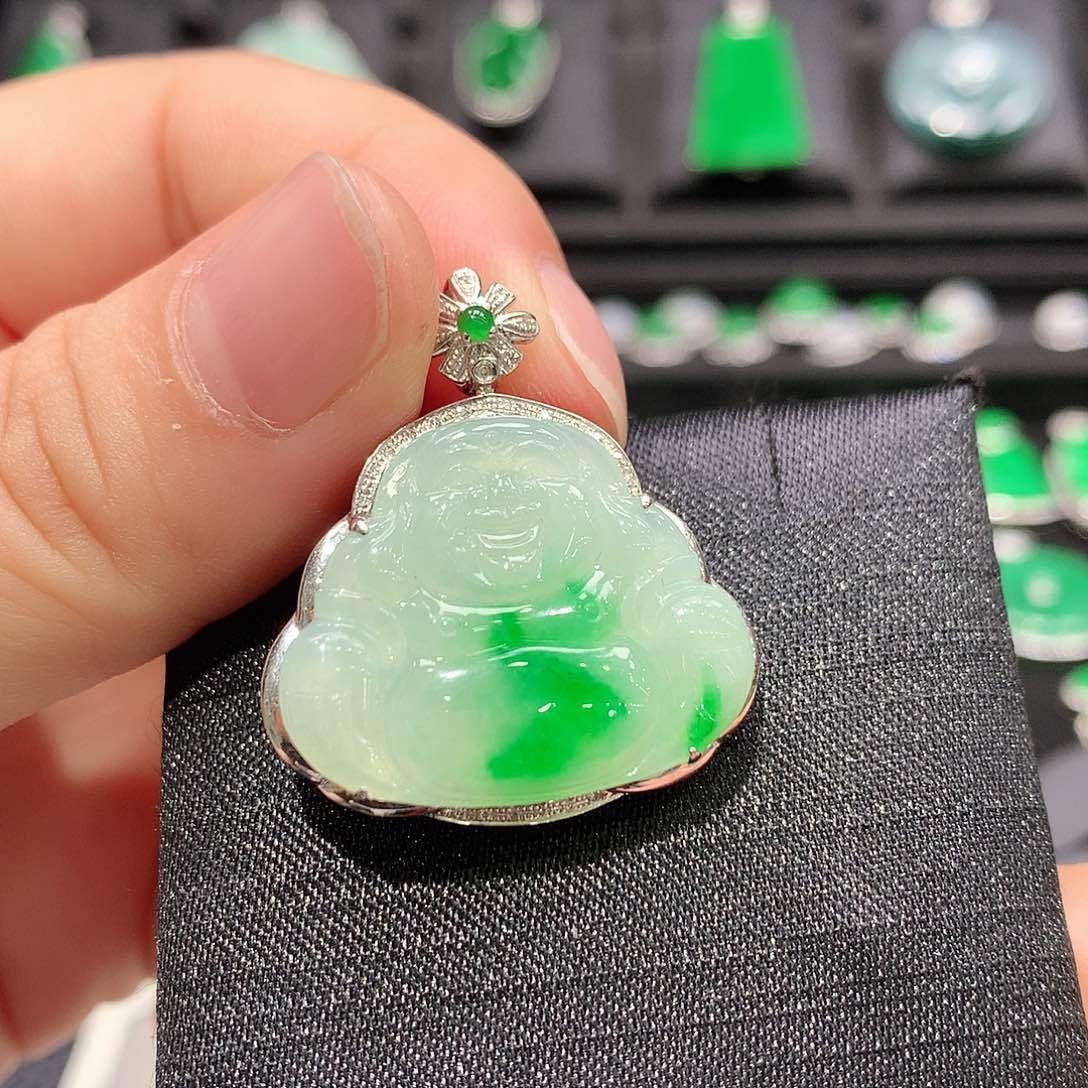 翡翠18K金镶嵌颈饰佛公