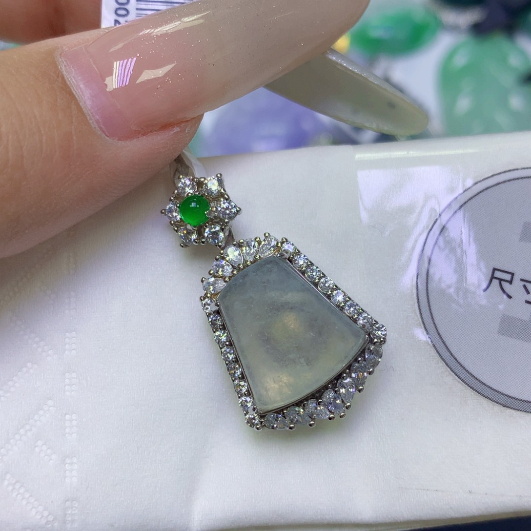 翡翠未镶嵌颈饰缅甸天然翡翠