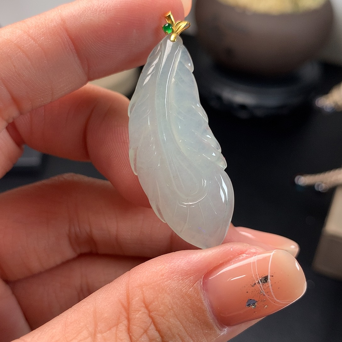 翡翠18K金镶嵌颈饰羽毛