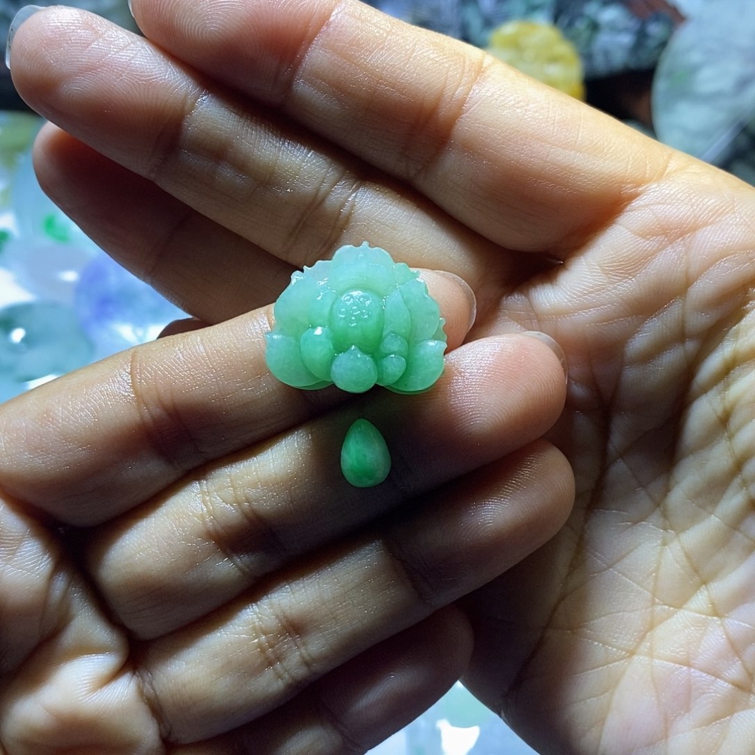 定制翡翠未镶嵌莲花