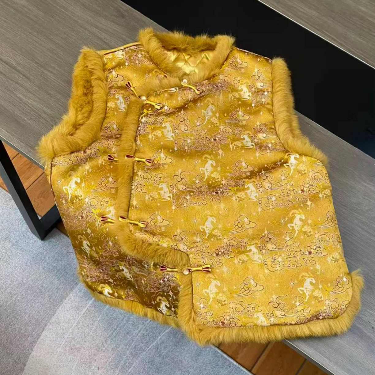 【羊羊得宜】新中式獭兔毛冬季百搭黄马甲中国风