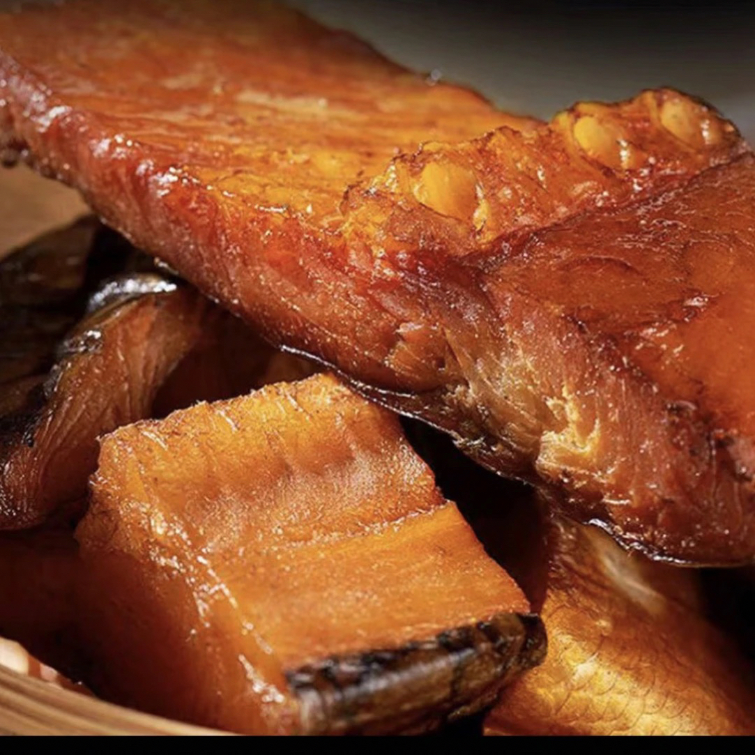 农家柴火烟熏腊青鱼风味腊味腌肉