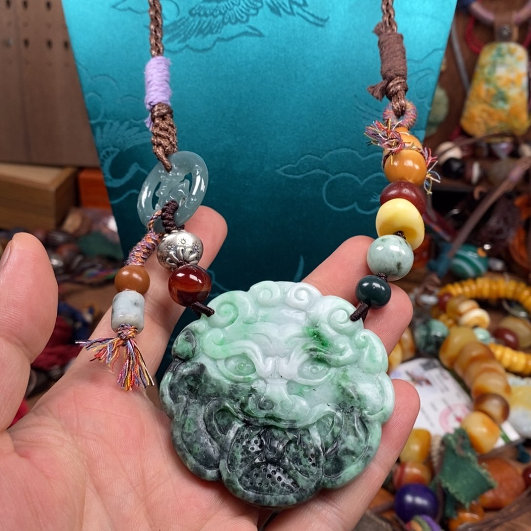 翡翠未镶嵌颈饰沐*