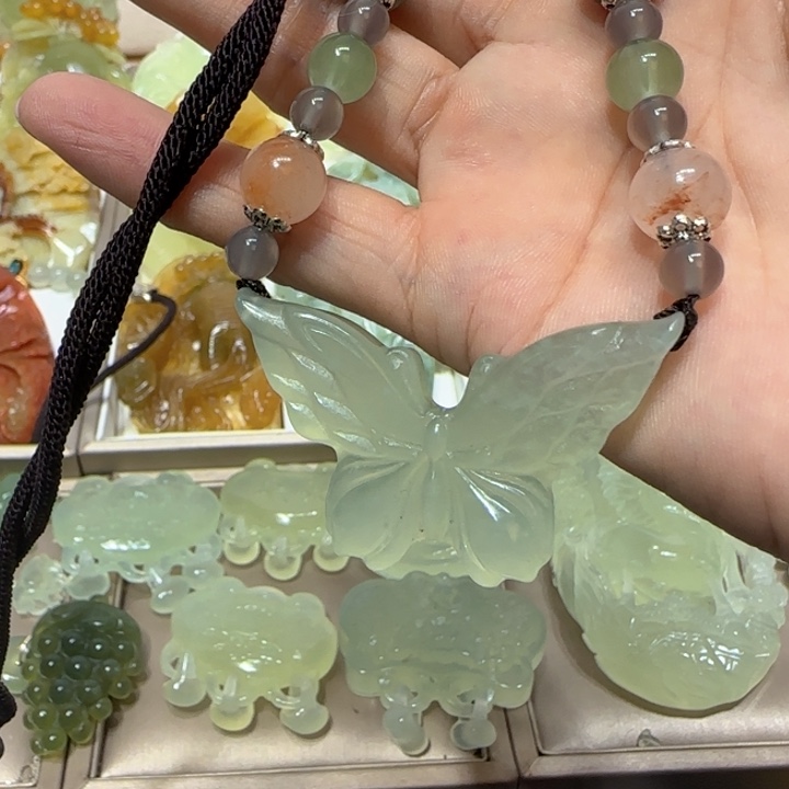 蛇纹石玉吊坠未镶嵌