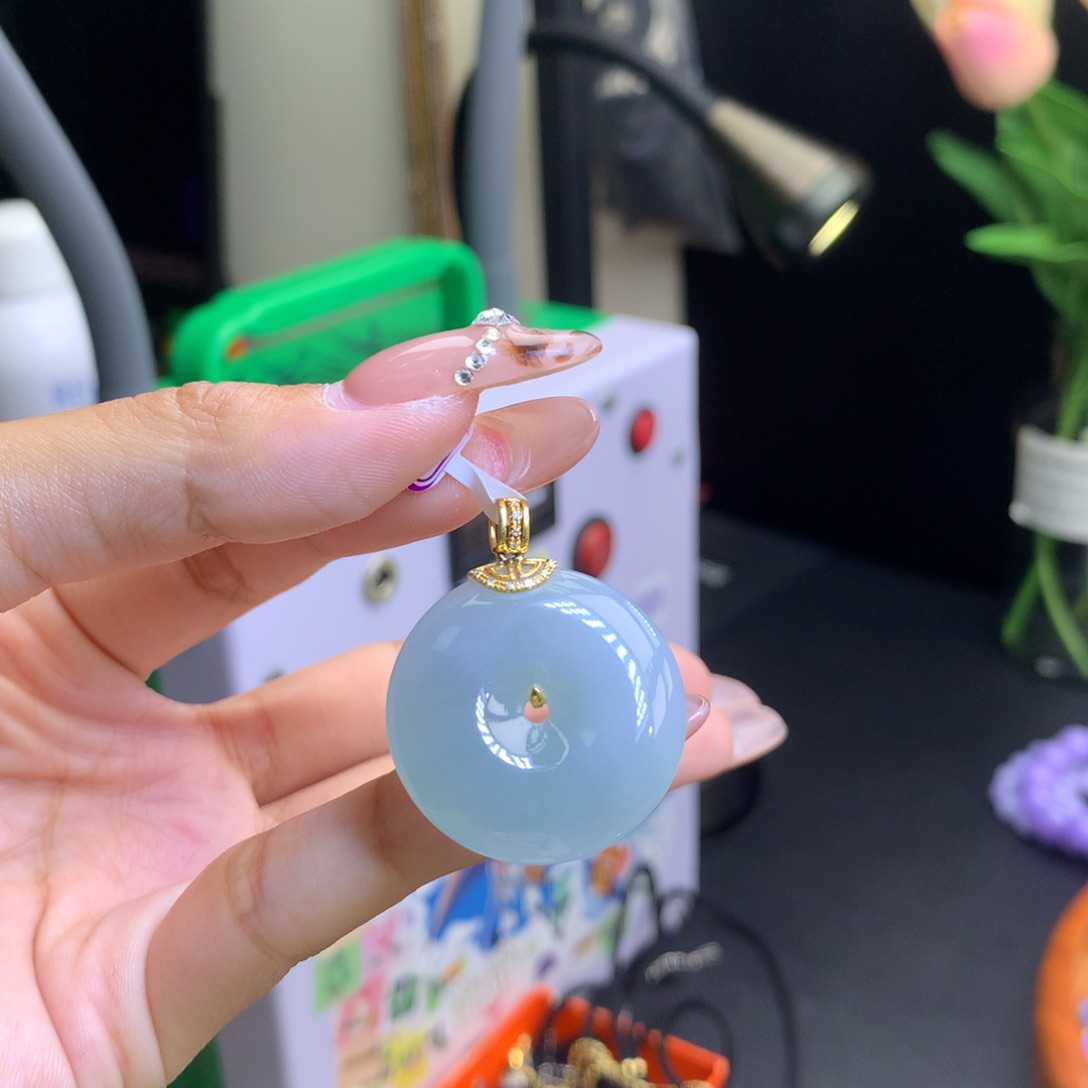 翡翠18K金镶嵌颈饰