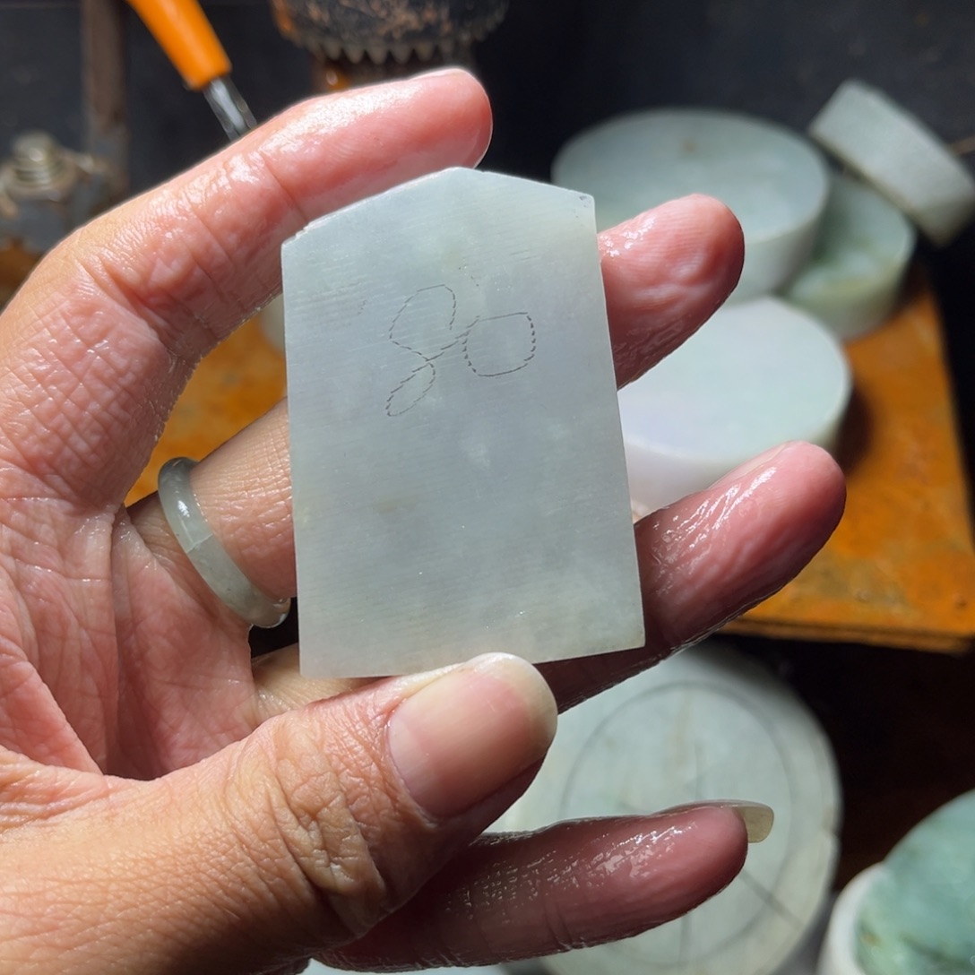 翡翠颈饰未镶嵌翡翠