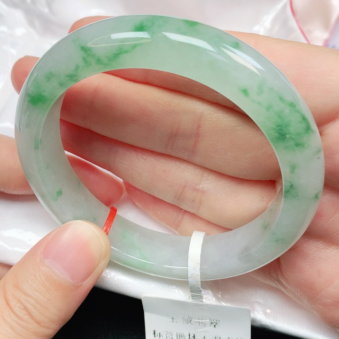 翡翠手镯未镶嵌抖音731