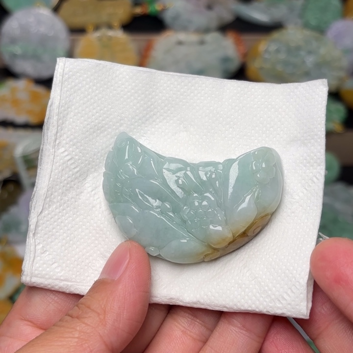 翡翠颈饰未镶嵌吊坠