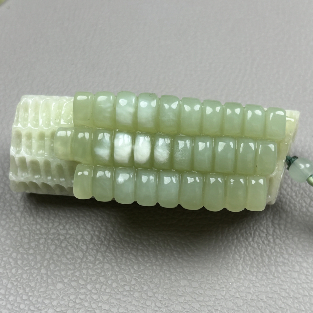纯手工雕刻玉米手把件 岁岁平安兜里有米