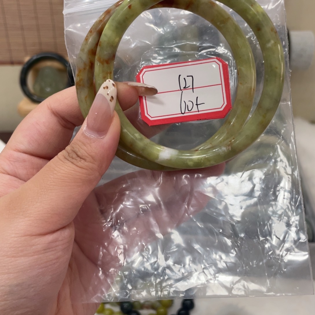 蛇纹石玉手镯未镶嵌