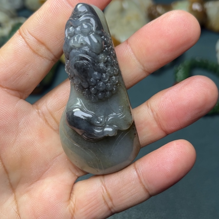 和田玉未镶嵌把件