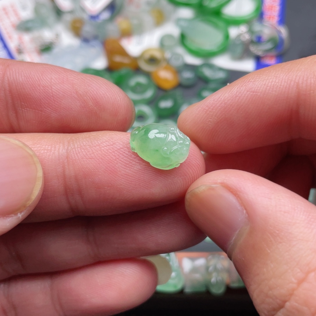 翡翠颈饰未镶嵌贝***高缅甸翡翠