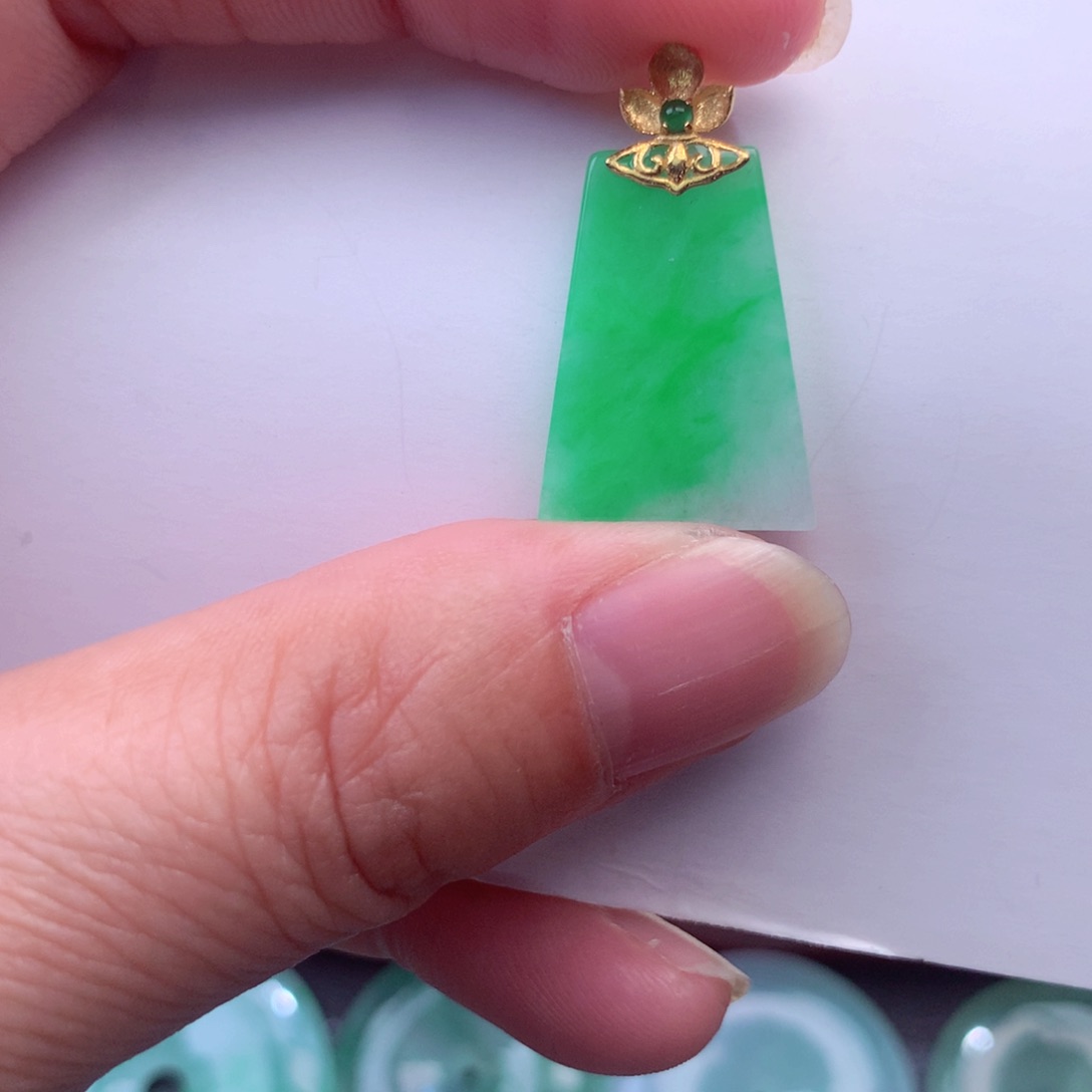 翡翠吊坠(不含链)18K金镶嵌