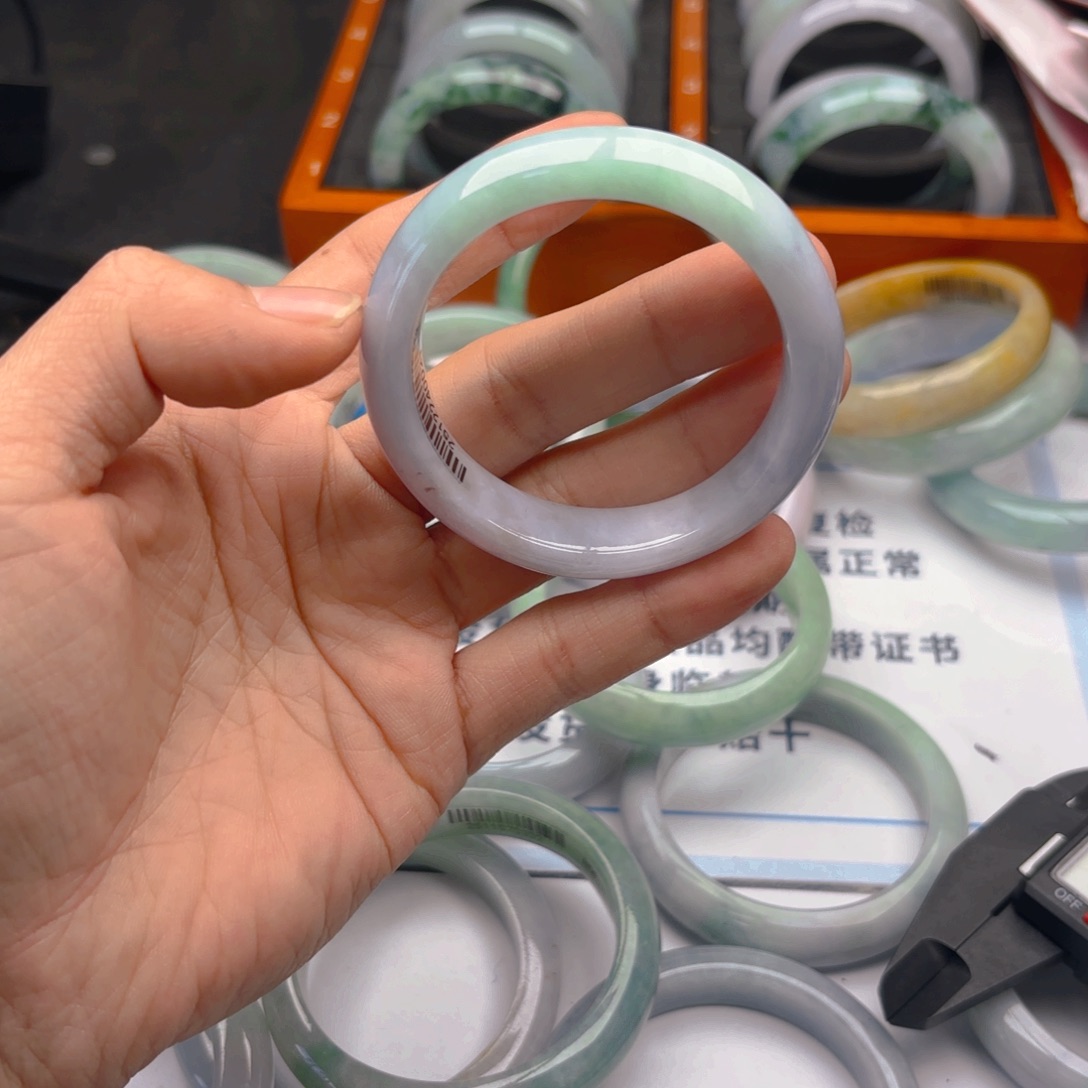 翡翠未镶嵌手镯5152x2. 85