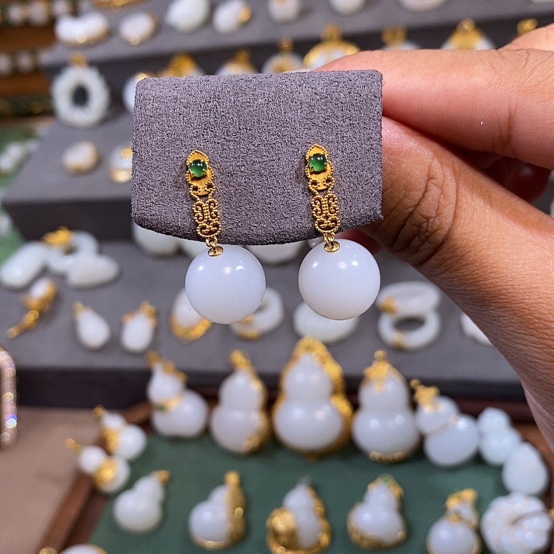 和田玉18K金镶嵌颈饰