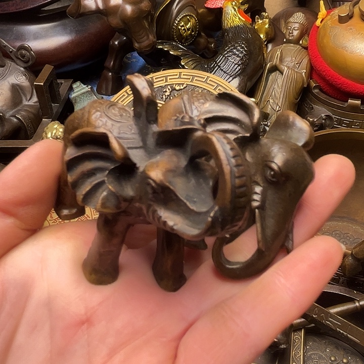 精美铜器批发档口