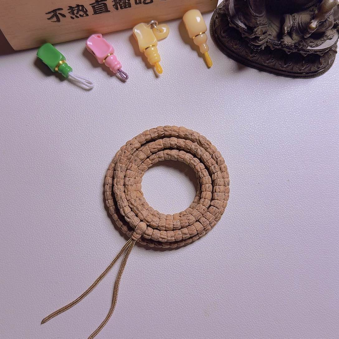 阿****柏香籽/百香籽吊坠