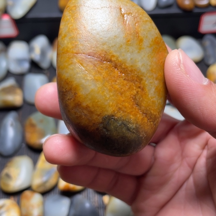 一***米和田玉未镶嵌把件