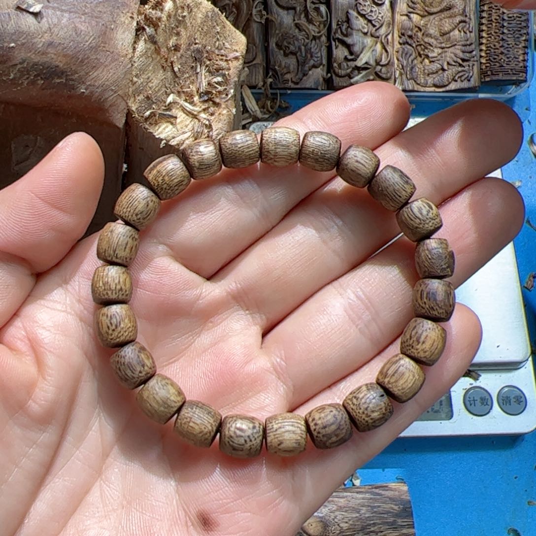 沉香手串白棋鼓珠单圈4.克+