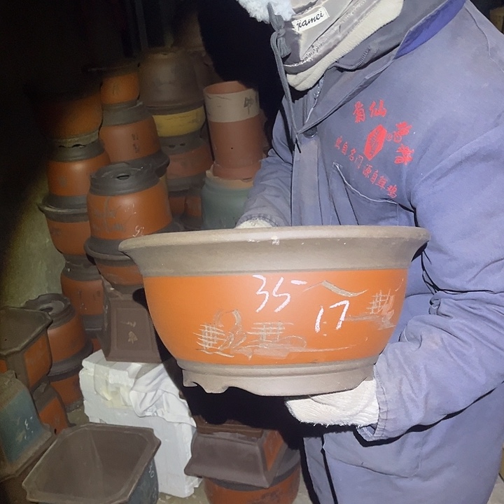 紫砂紫砂花盆和一