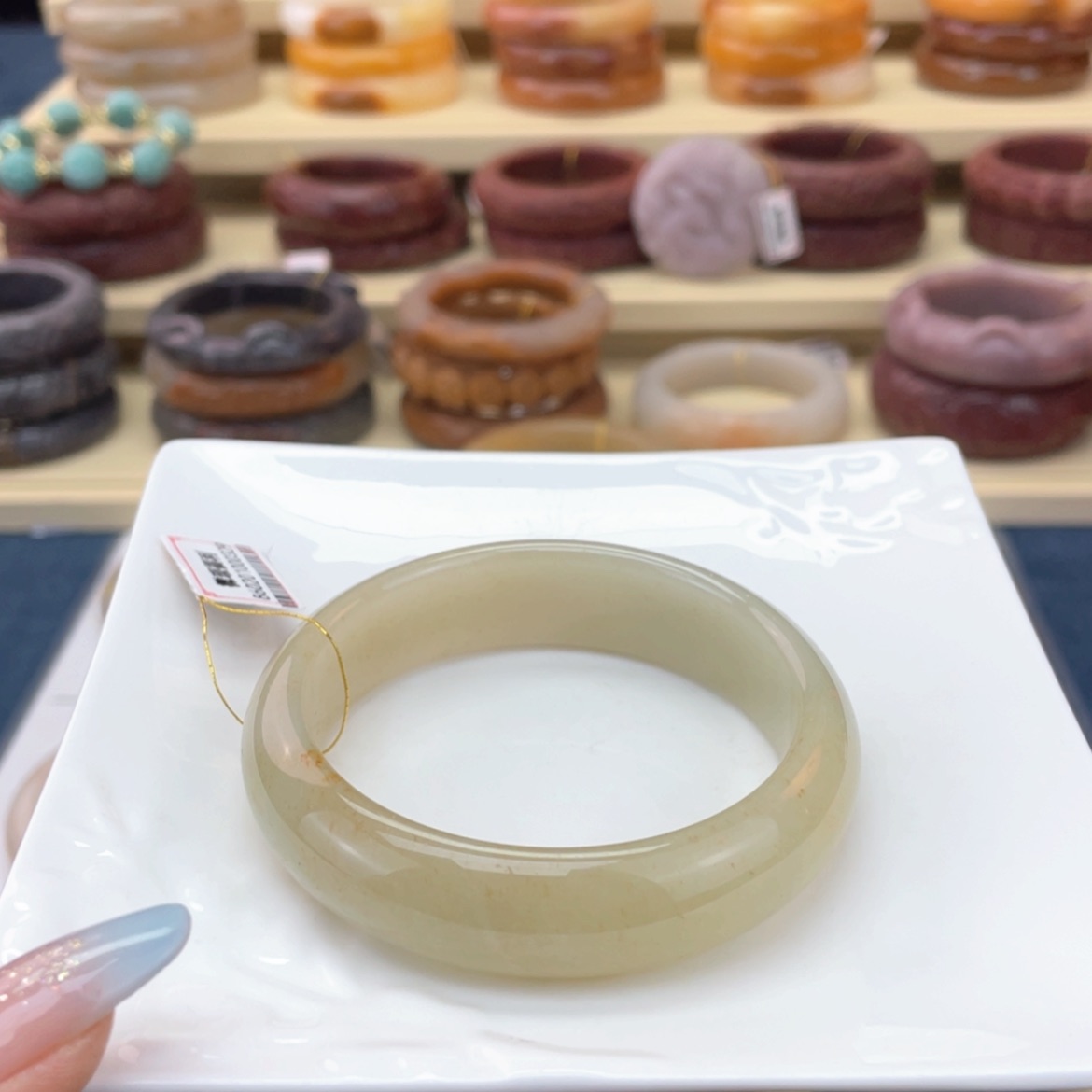 【闪购商品】石英质玉手镯未镶嵌