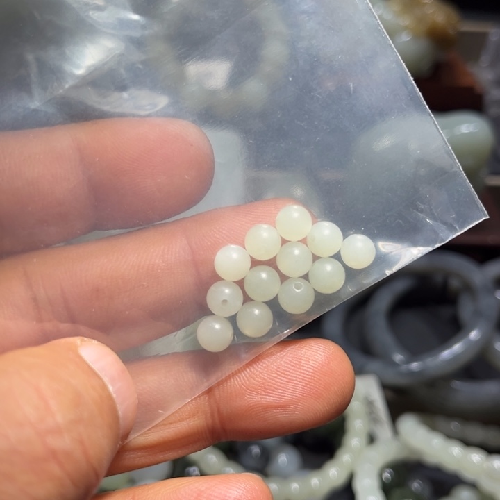 和田玉颈饰未镶嵌进*论