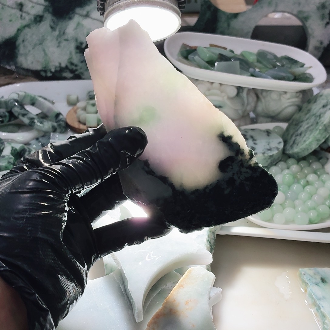 翡翠未镶嵌颈饰边角料