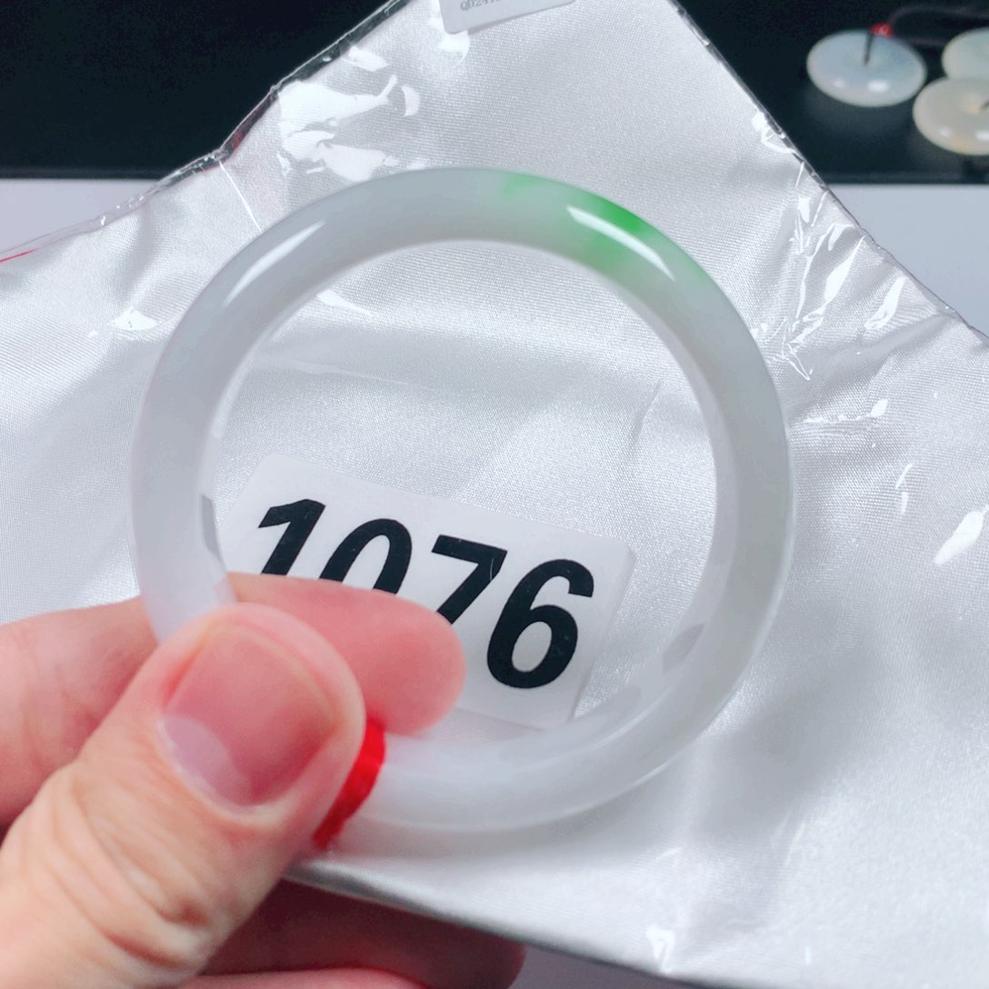 翡翠手镯未镶嵌翡翠手镯1076