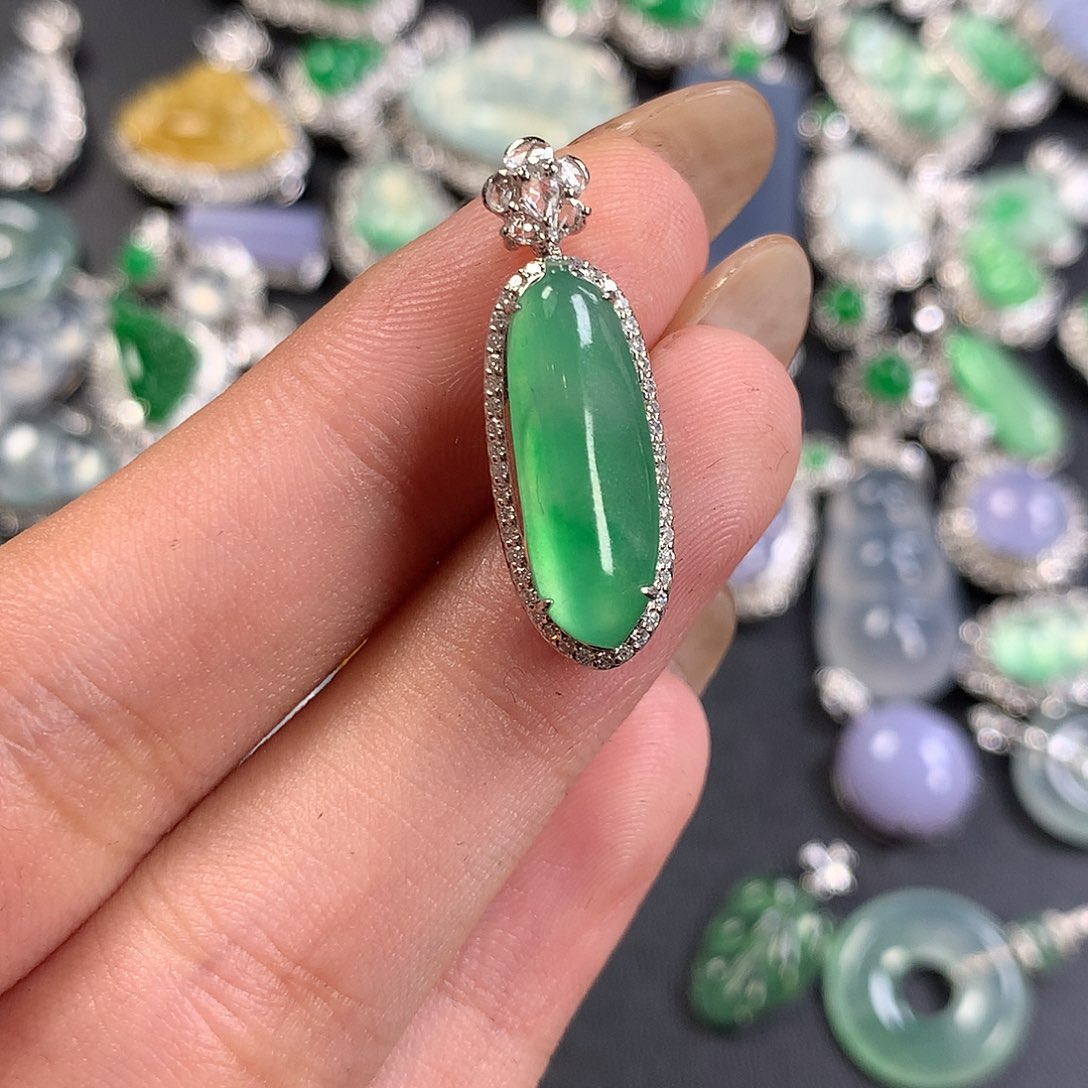 翡翠18K金镶嵌颈饰