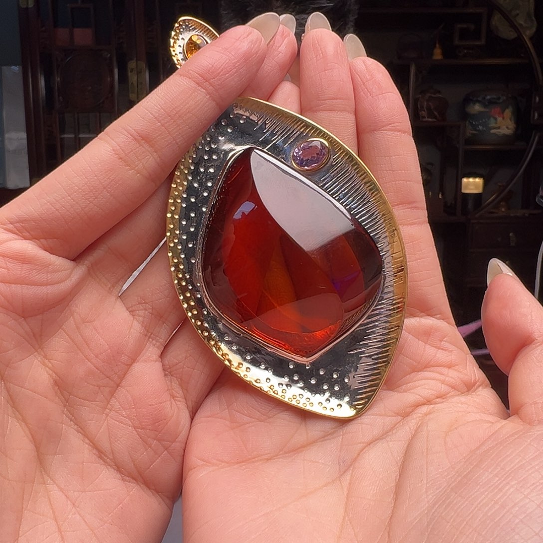 琥珀裸石银S925镶嵌THL048。吊坠